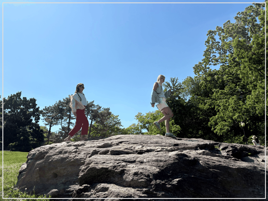 Climbing the rocks, hands free